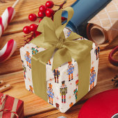 Farbenfrohes Nussknacker-Weihnachtsmuster Geschenkpapier