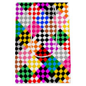 Farbenfrohes Patchwork Karomuster Design Mittlere Geschenktüte (Rückseite)