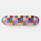Farbenfrohes Patchwork Karomuster Design Skateboard (Horizontal)