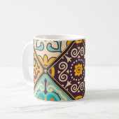 Farbenfrohes Patchwork: Majolika-Fliesen-Design Kaffeetasse (Vorderseite Links)