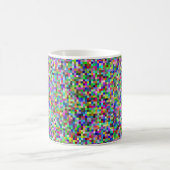 Farbenfrohes Pixelquadrat-Hintergrundmuster Kaffeetasse (Mittel)