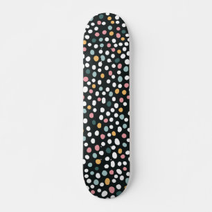 Farbenfrohes Punkte-Konfetti-Muster  Skateboard