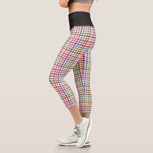 Farbenfrohes Regenbogen-Gingham-Karo-Design - Weiß Capri Leggings (Links)
