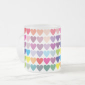 Farbenfrohes Regenbogen-Herzen-Muster Mattglastasse (Vorderseite Links)