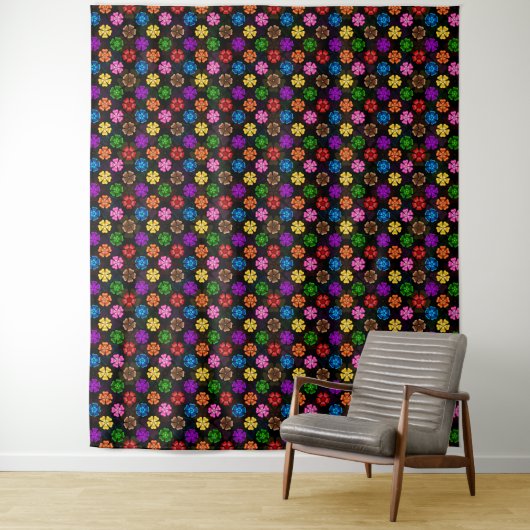 Farbenfrohes Retro-Regenbogen-Blumen-Design Schwar Wandteppich (Beispiel)