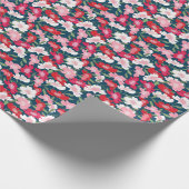 Farbenfrohes rotes Blumenmuster Blau Geschenkpapier (Ecke)