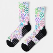 Farbenfrohes Schneeflockenmuster auf Weiß Socken (Links)