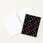 Farbenfrohes Sterne-Musterdesign Schwarz Notizblock (Innenseite)
