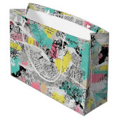 Farbenfrohes urbanes Graffiti-Muster (3) Große Geschenktüte (Rückseite Schrägansicht)