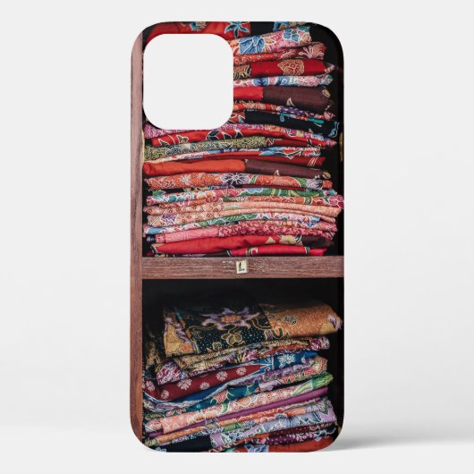 FARBENKLEIDUNG AUF RACK Case-Mate iPhone HÜLLE (Rückseite)