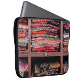 FARBENKLEIDUNG AUF RACK LAPTOPSCHUTZHÜLLE (Vorne Rechts)