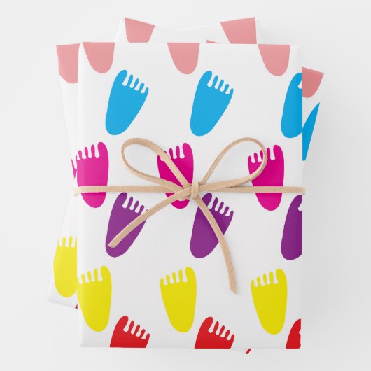 Farbenvolles Muster für den Babyfußabdruck Geschenkpapier Set (Beispiel)