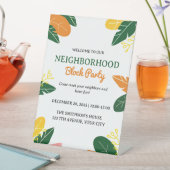 Farbenvolles Summer Neighbhood Block Party Sockelschild (In Situ)