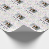 Farbfarbiges Wendelmuster fügt Fotoname hinzu Geschenkpapier (Ecke)