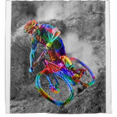 Farbfilm-Mountainbiker, der hinunter eine Spur Duschvorhang (Vorderseite)