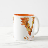 Farbflorale Herbstleaves Letter V Monogramm Zweifarbige Tasse (VorderseiteRechts)