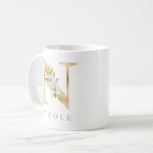 Farbflorale und Goldbuchstaben N Monogramm Kaffeetasse (Vorderseite Links)