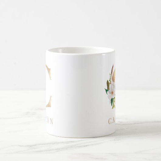 Farbflorale und goldene Buchstaben C Monogramm Kaffeetasse (Mittel)