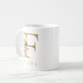 Farbflorale und goldene Buchstaben F Monogramm Kaffeetasse (Vorderseite Links)