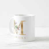 Farbflorale und goldene Buchstaben M Monogramm Kaffeetasse (Vorderseite Links)