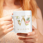 Farbflorale und goldene Buchstaben W Monogramm Kaffeetasse<br><div class="desc">Eine personalisierte Kaffee-Tasse mit einem Imitat Goldbrief "W" Monogramm,  mit dekorativen Aquarellblüten und Foliage Illustrationen. Einfach mit Ihrem Namen anpassen oder ein einzigartiges Geschenk für Ihre Lieben schaffen.</div>