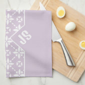 Farbgeflechtetes Muster auf rosa Blume Monogramm Geschirrtuch (Viertel Falte)