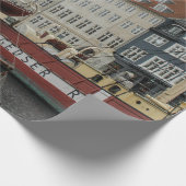 FARBHAFTE GEBÄUDE NEBEN DEM FLUSS GESCHENKPAPIER (Ecke)