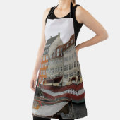 FARBHAFTE GEBÄUDE NEBEN DEM FLUSS SCHÜRZE (InSitu)