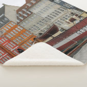 FARBHAFTE GEBÄUDE NEBEN DEM FLUSS SHERPADECKE (3/4)