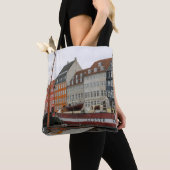 FARBHAFTE GEBÄUDE NEBEN DEM FLUSS TASCHE (Von Nahem)