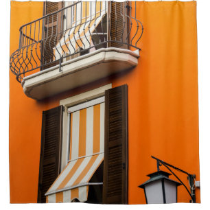 FARBHAFTE ITALIENISCHE FASSADE UND FENSTER DUSCHVORHANG