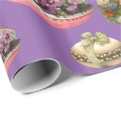 FARBHAFTE OSTEREIER,BLUME,WEISSE HUNDEN IN LILA GESCHENKPAPIER (Rolleneckpunkt)