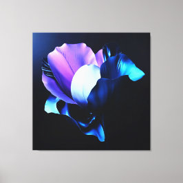 Farbig Strahlende Blüten in Dunkelheit Leinwanddruck