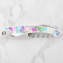 Farbige abstrakte Formen in Weißmilchsuppe getauch