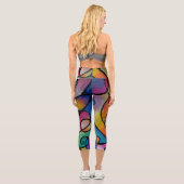 Farbige abstrakte Linien und Formen Capri Leggings (Rückseite)