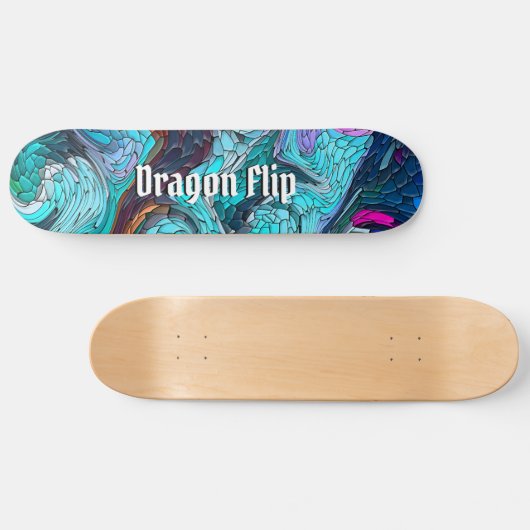 Farbige Abstrakte Mosaikdrachenskala mit Text Skateboard (Horizontal)