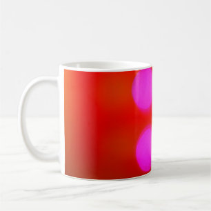 Farbige abstrakte verschwommene rote Hintergrund b Kaffeetasse