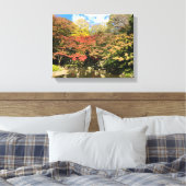 Farbige Ahornbäume nach Teich Leinwanddruck (Insitu (Schlafzimmer))