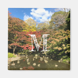 Farbige Ahornbäume nach Teich Magnet