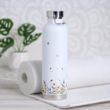 Farbige Aquarell-Wildblume mit Schmetterling