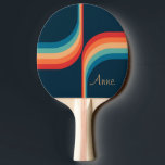 Farbige Arkaden im Retrostil Tischtennis Schläger<br><div class="desc">Doppelbögen im Retrostil geometrische Musterdarstellung mit türkisfarbenem,  blauem,  rotem und beigefarbenem Streifen auf dunkelblauem Hintergrund. Fügen Sie Ihren Namen/Monogramm hinzu oder löschen Sie den Text.</div>