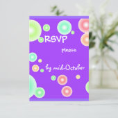 Farbige Blasen RSVP Karte (Stehend Vorderseite)