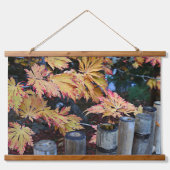 Farbige Blätter im Herbst und Bambus Wandteppich Mit Holzrahmen (Vorne)