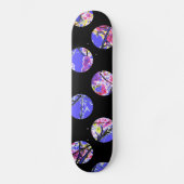 Farbige blaue Kreise auf schwarz Skateboard (Vorderseite)