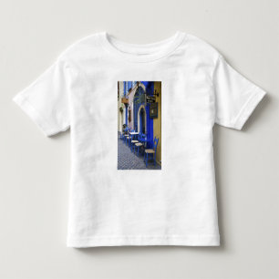 Farbige blaue Tür und Verkleidung eines alten Hote Kleinkind T-shirt