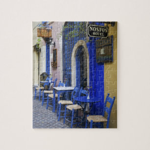 Farbige blaue Tür und Verkleidung eines alten Hote Puzzle