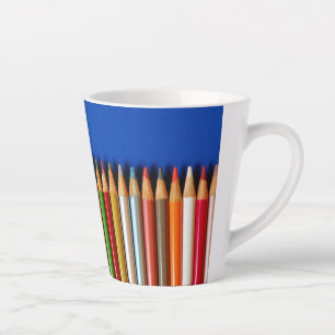 Farbige Bleistiftstifte Milchtasse