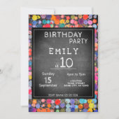 Farbige Blot-Chalkboard-Kindergeburtstag Einladung (Vorderseite)