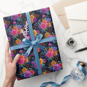 Farbige Blume auf schwarzem Vintagem Muster Geschenkpapier