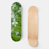 Farbige Blume grün Skateboard (Vorderseite)